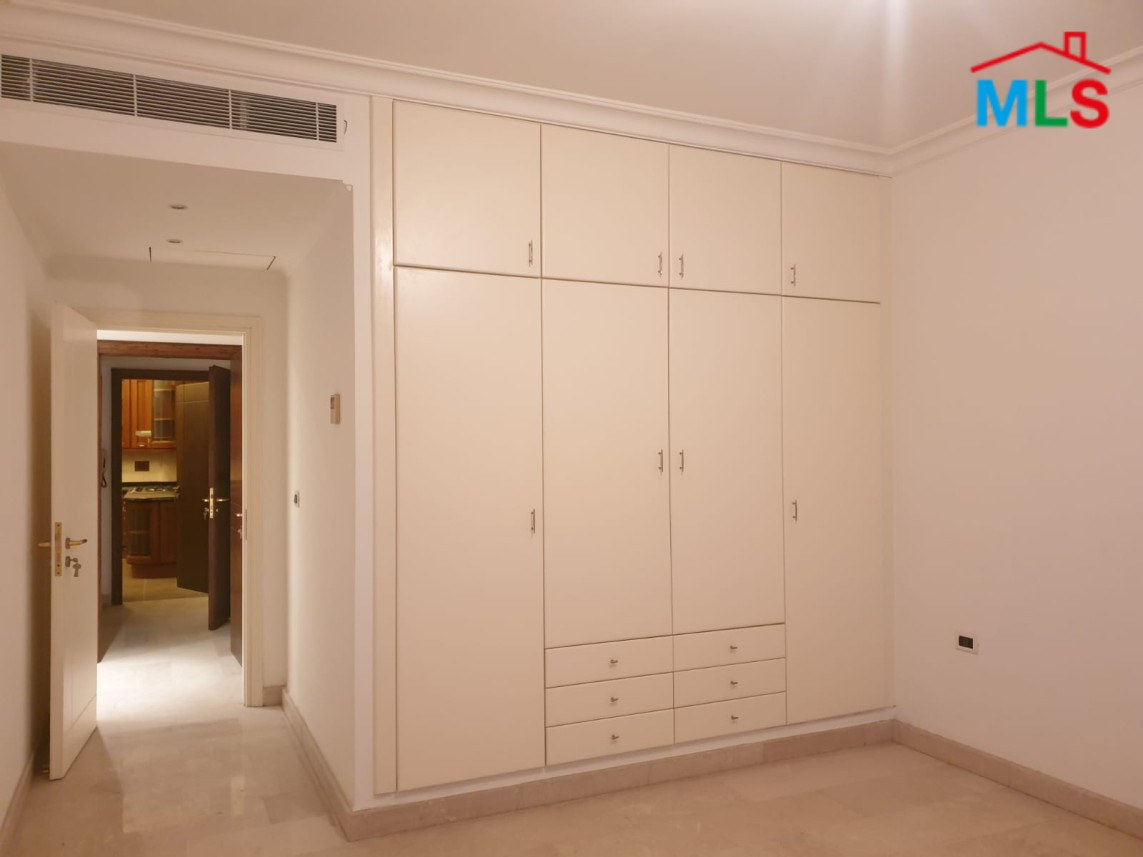 Spacious Apartment for sale in Clemenceau