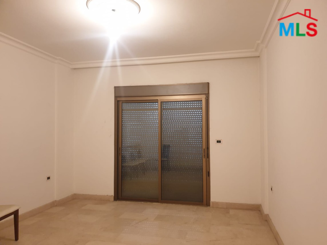 Spacious Apartment for sale in Clemenceau