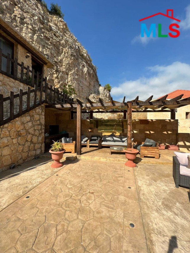 Luxurious Decorated Furnished Villa With Terrace And Garden For Sale in Fatqa