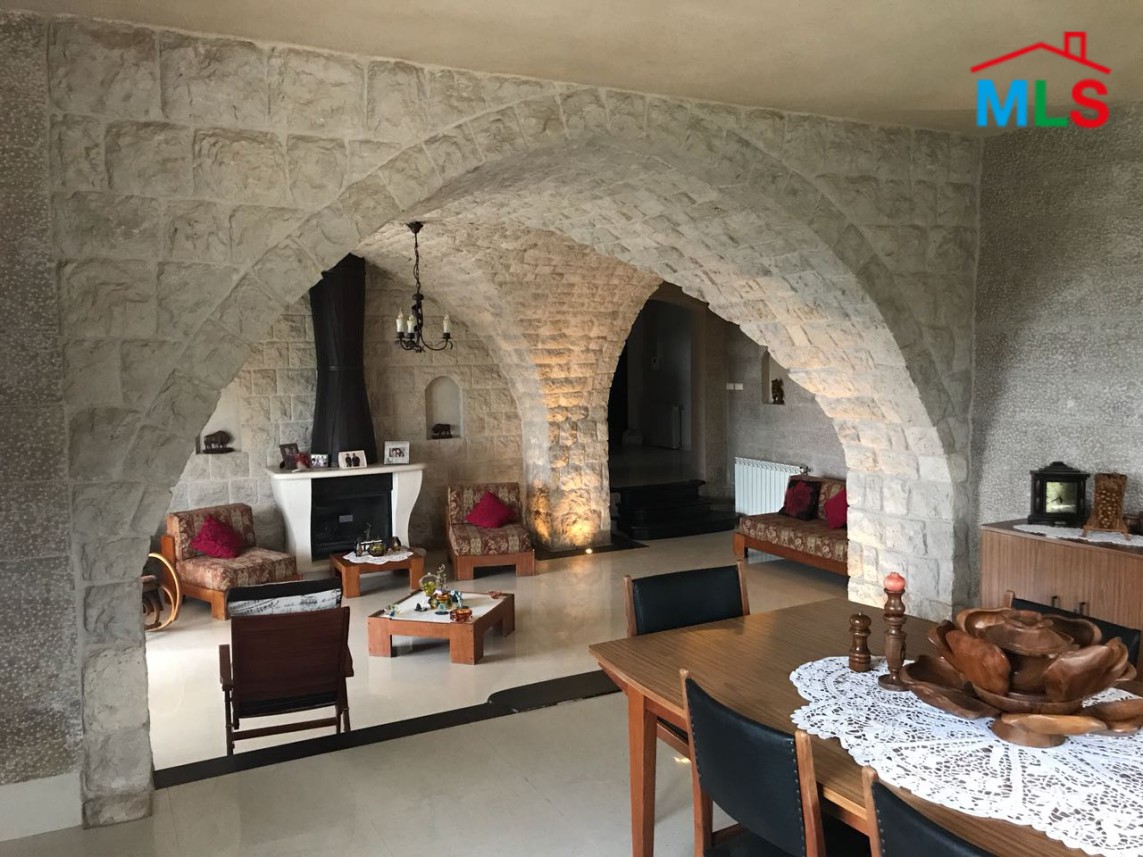 Super Deluxe Villa for Sale in Ajaltoun