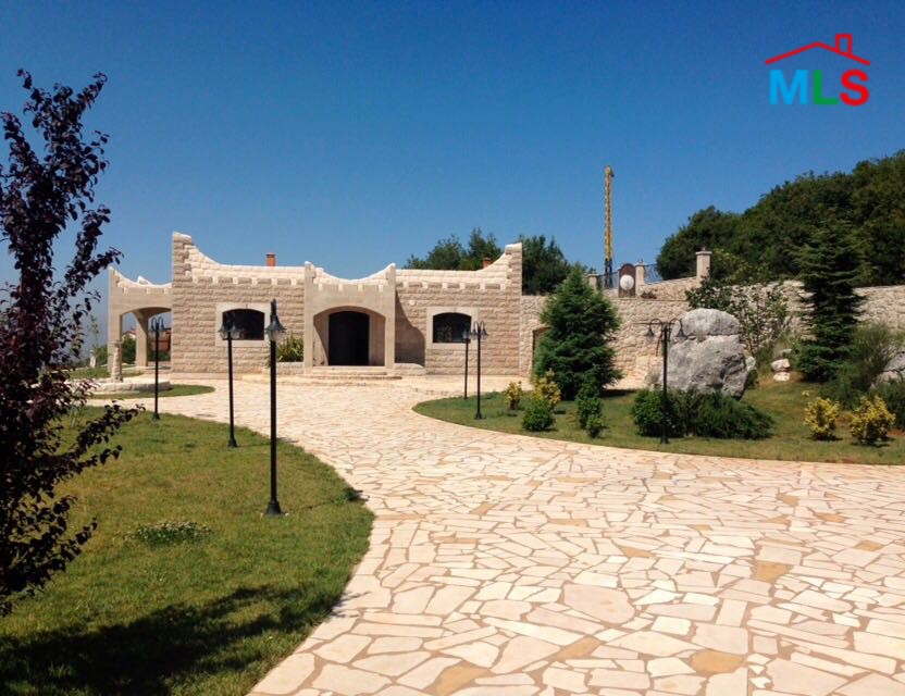 Super Deluxe Villa for Sale in Ajaltoun