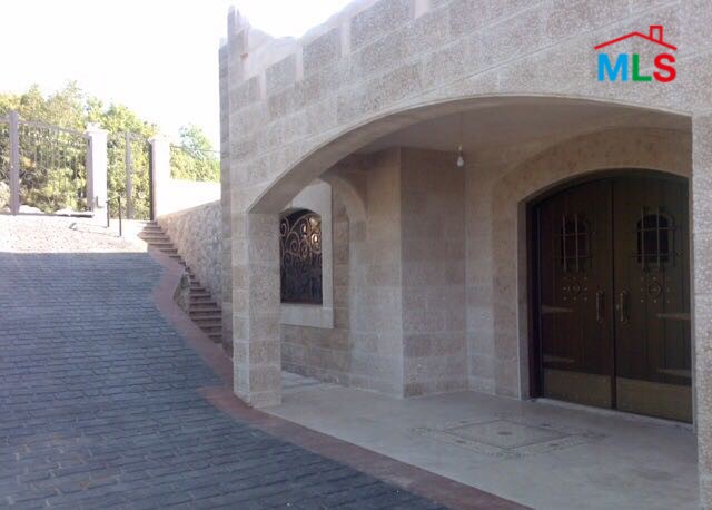 Super Deluxe Villa for Sale in Ajaltoun
