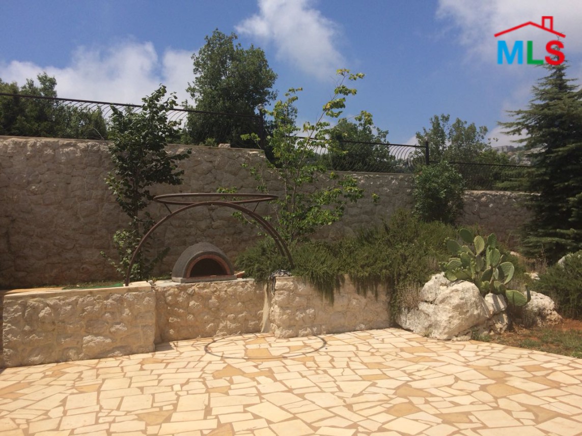 Super Deluxe Villa for Sale in Ajaltoun