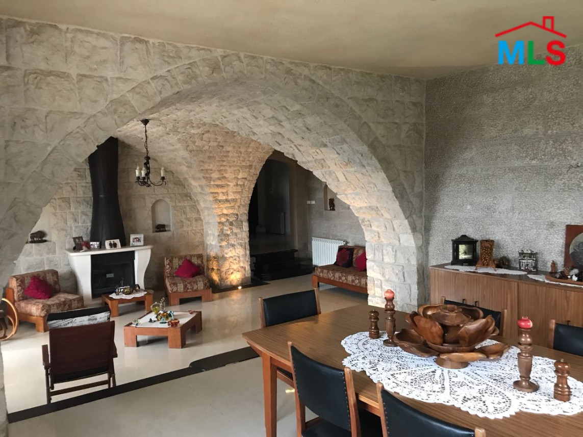 Super Deluxe Villa for Sale in Ajaltoun