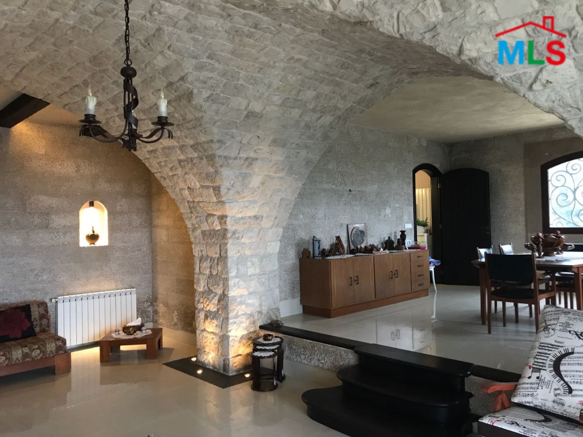 Super Deluxe Villa for Sale in Ajaltoun
