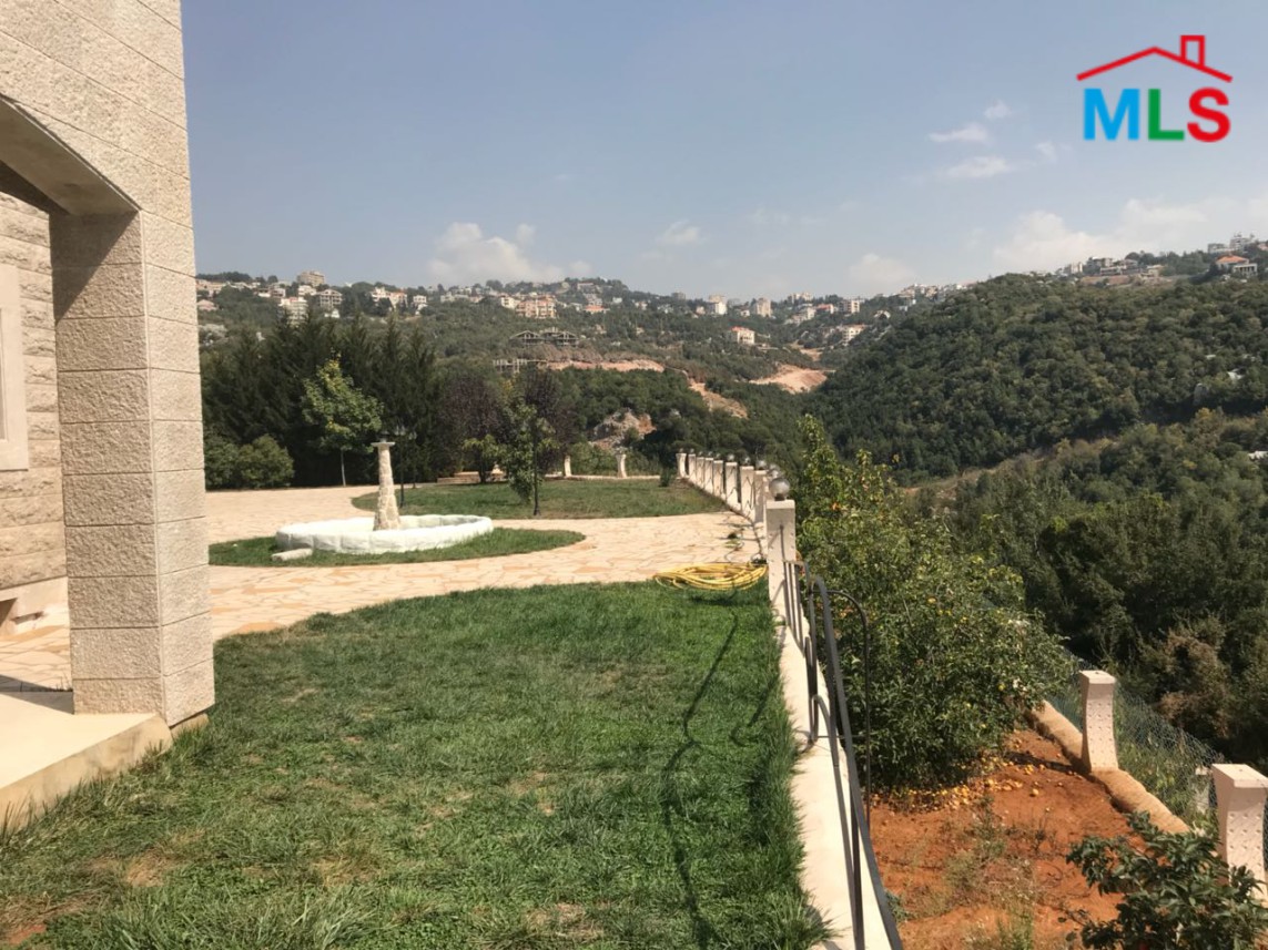 Super Deluxe Villa for Sale in Ajaltoun