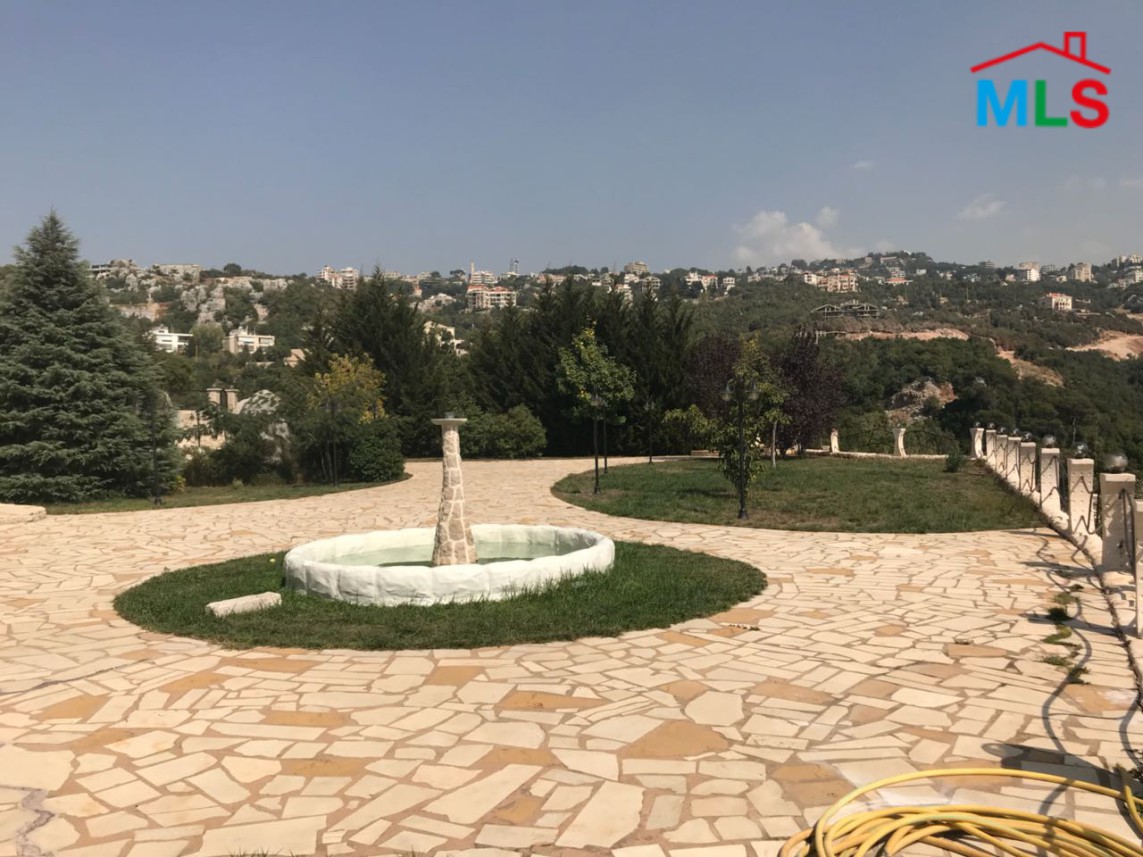 Super Deluxe Villa for Sale in Ajaltoun