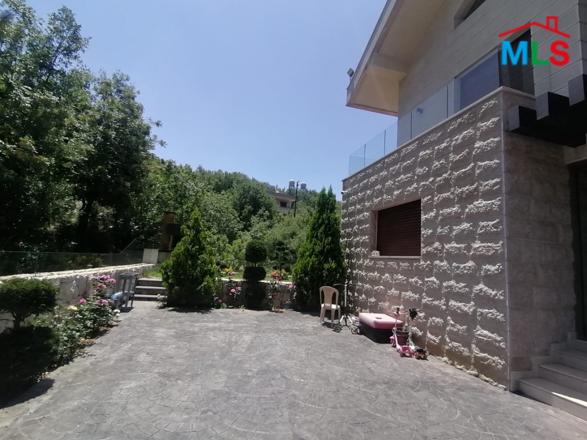 Furnished Villa with Garden for Sale in Aannaya