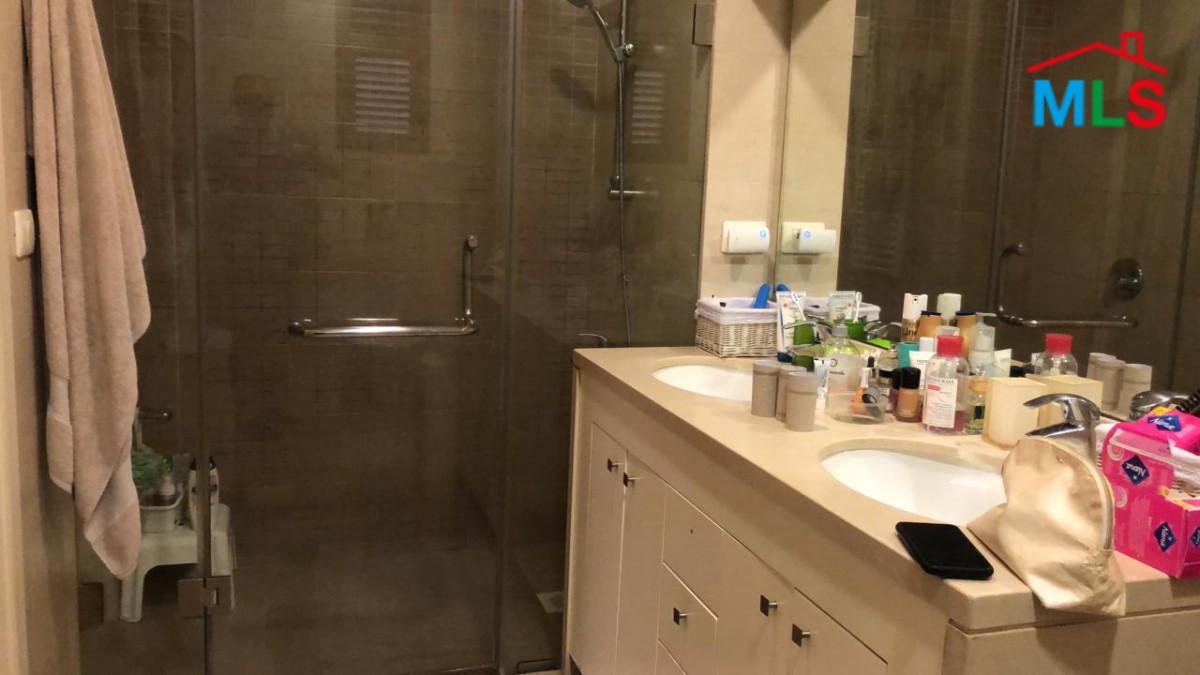 Hot Deal! 180 sqm Apartment for Sale in prime location of Mar Takla