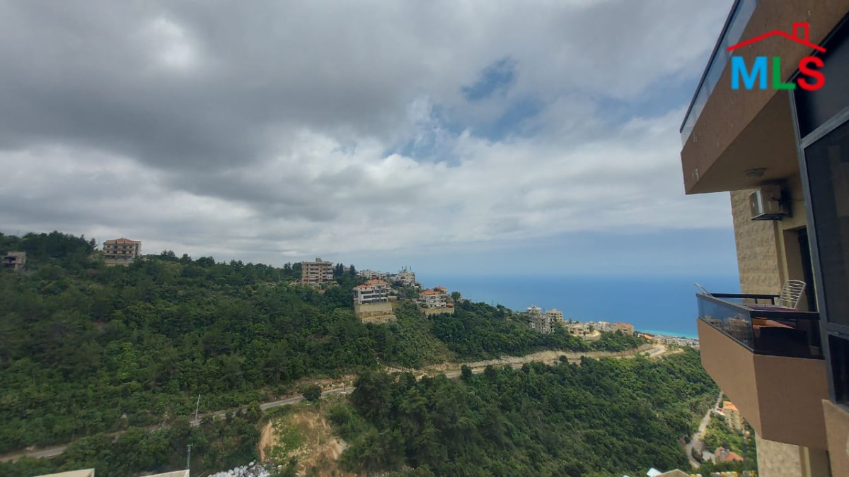 Apartment for Sale in Mastita with an Open Sea View