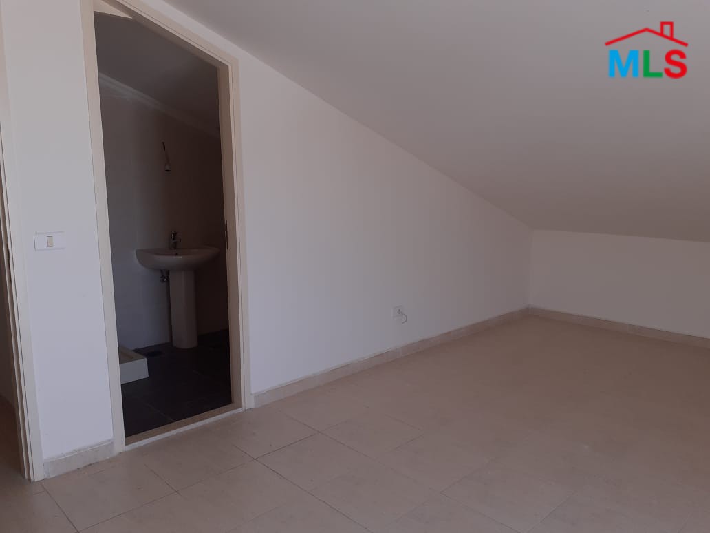 Duplex for Sale in Bouar with Sea View