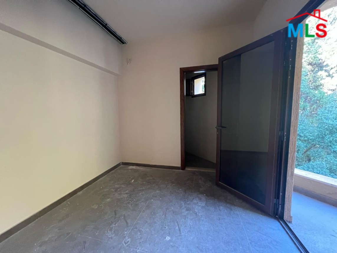 A Spacious Duplex with An Amazing Sea View for Sale in Adma