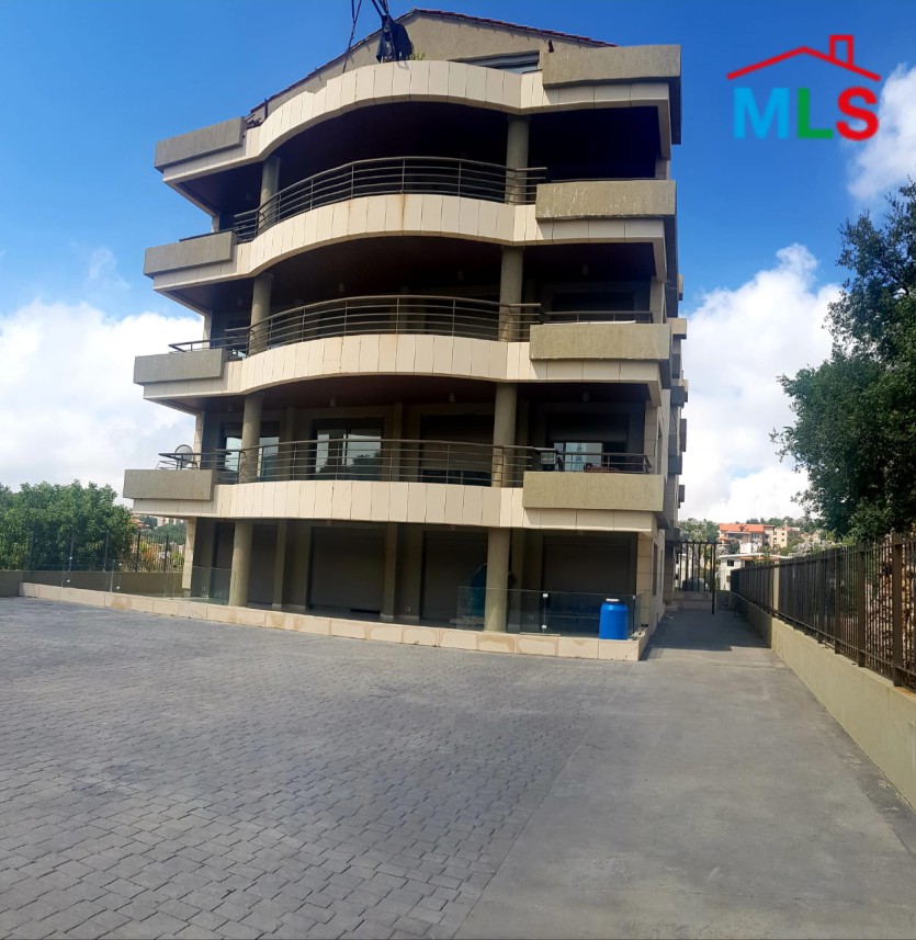 Building for Sale in Faytroun