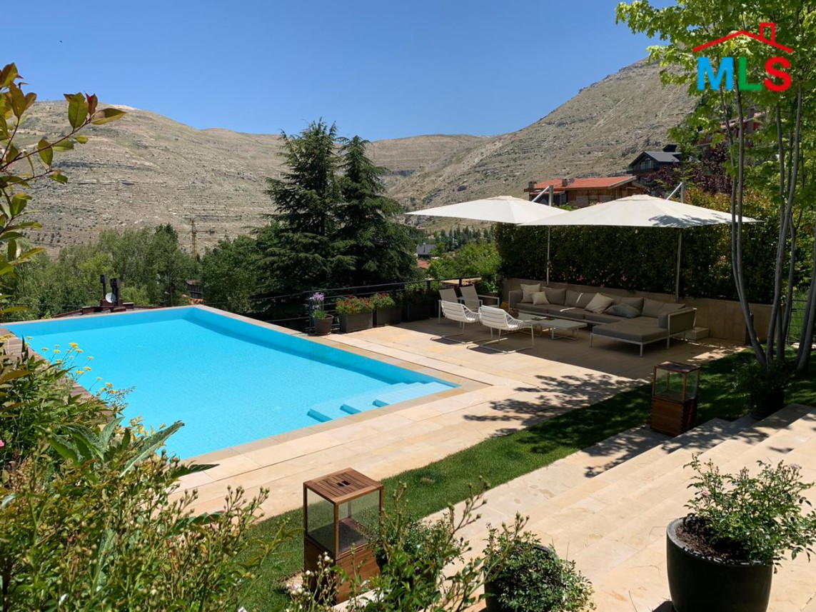 Villa and 2 Chalet For Sale in San Antonio, Ouyoun AL Simen
