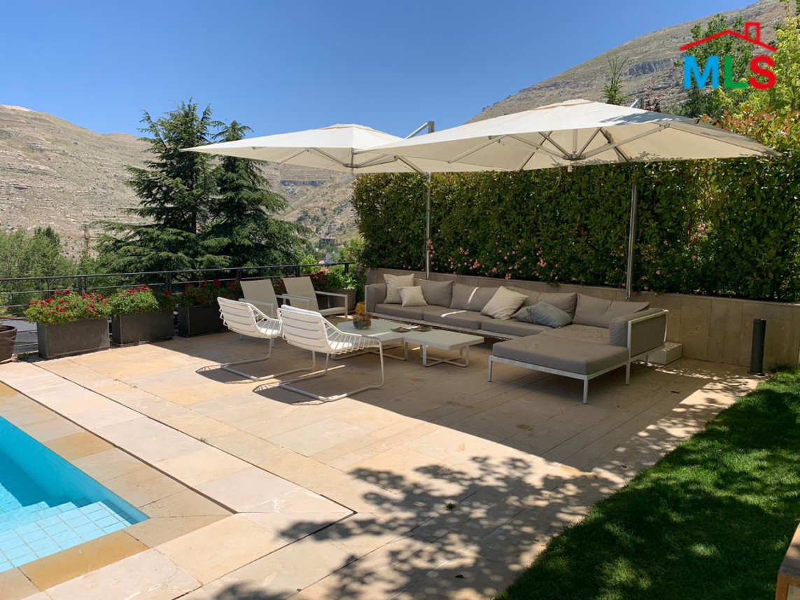 Villa and 2 Chalet For Sale in San Antonio, Ouyoun AL Simen