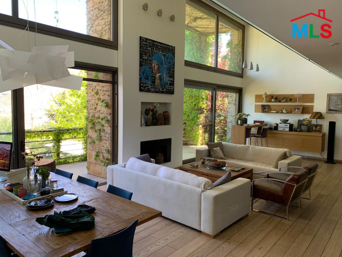 Villa and 2 Chalet For Sale in San Antonio, Ouyoun AL Simen