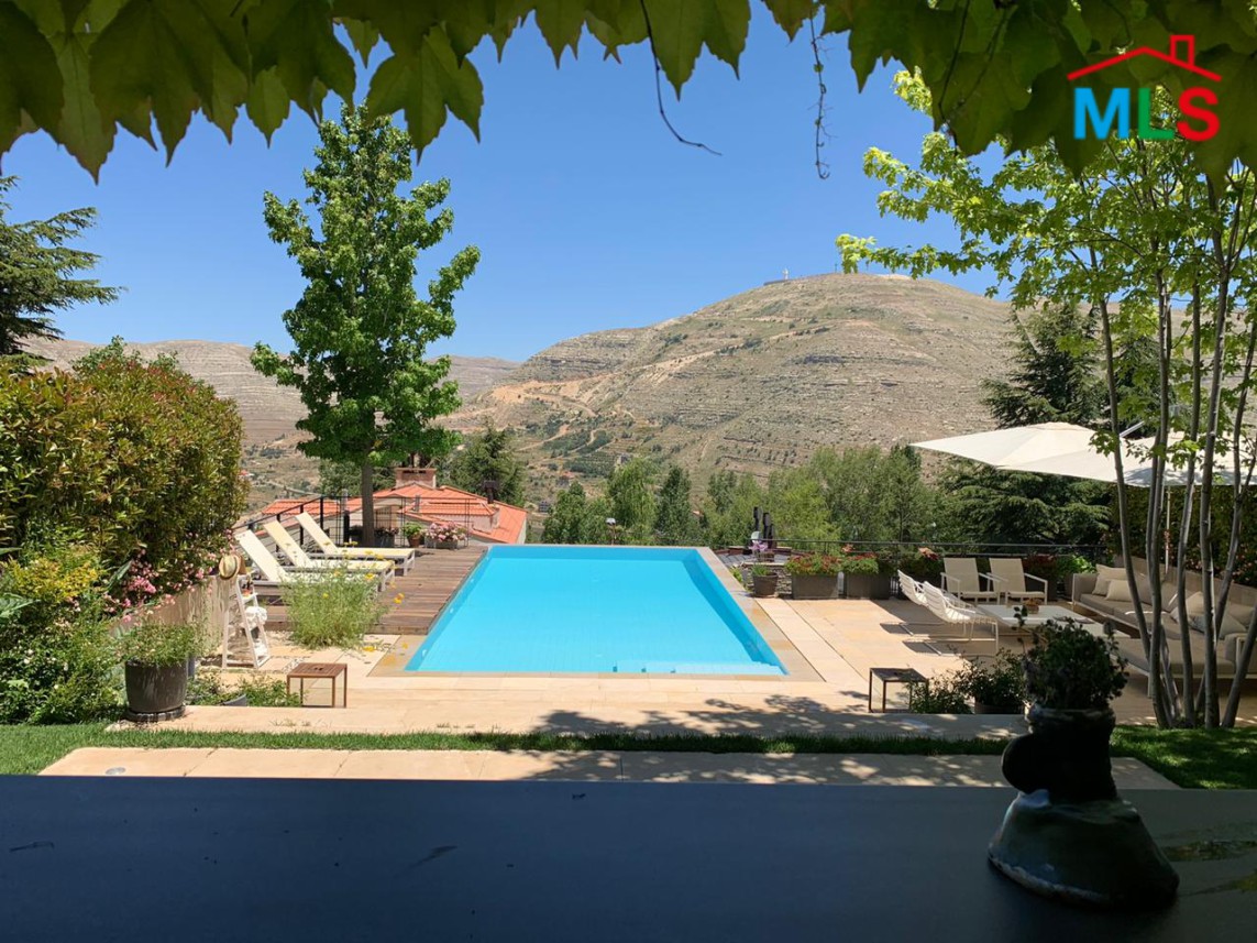 Villa and 2 Chalet For Sale in San Antonio, Ouyoun AL Simen