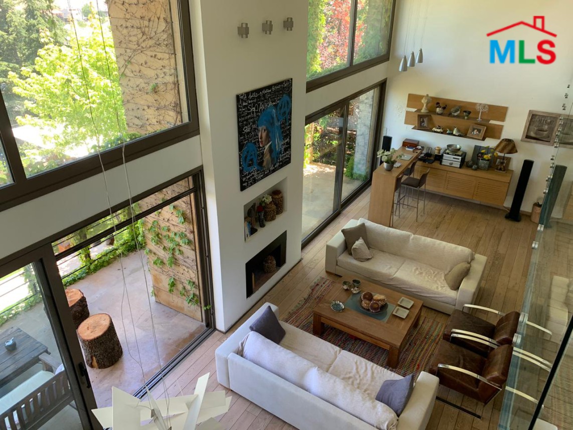 Villa and 2 Chalet For Sale in San Antonio, Ouyoun AL Simen