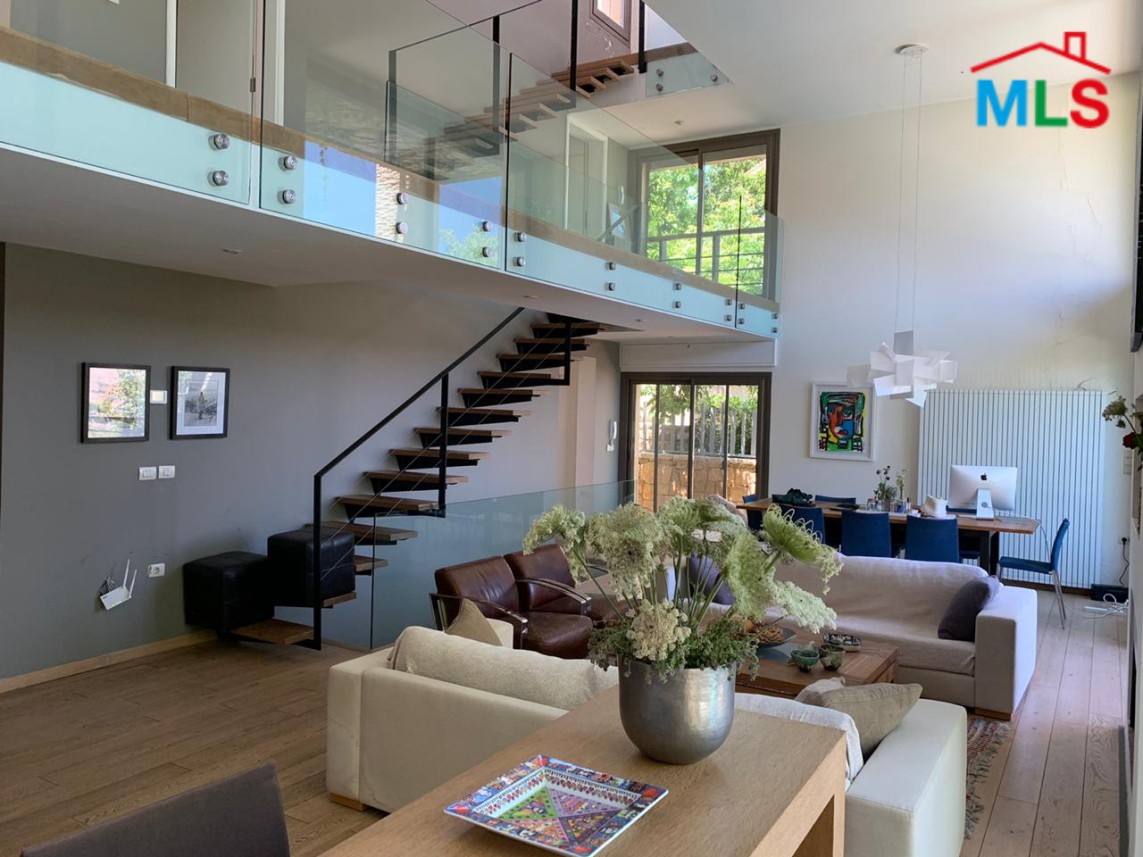 Villa and 2 Chalet For Sale in San Antonio, Ouyoun AL Simen