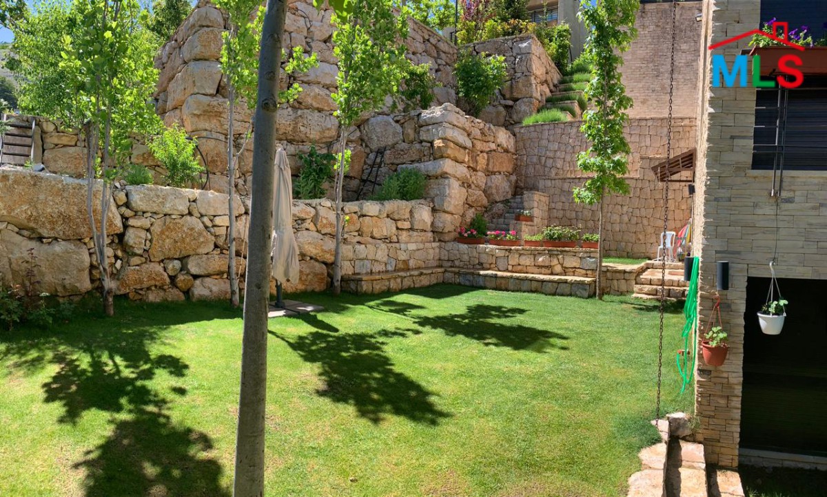 Villa and 2 Chalet For Sale in San Antonio, Ouyoun AL Simen