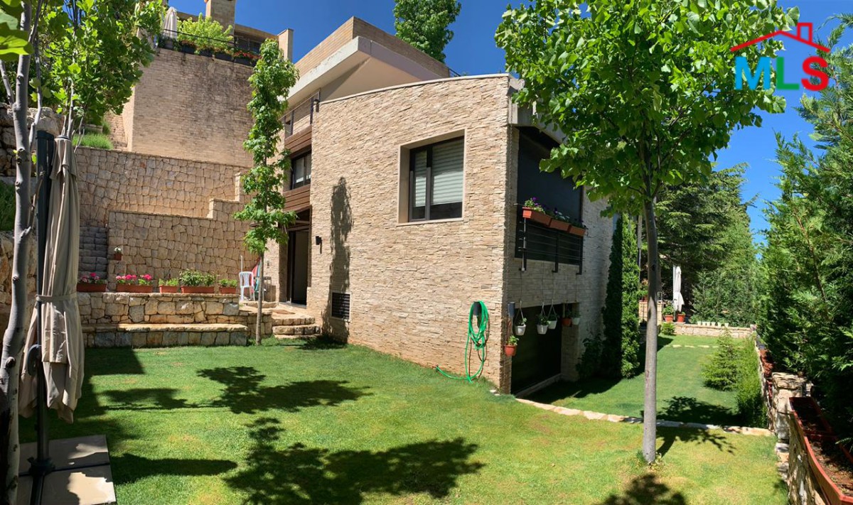 Villa and 2 Chalet For Sale in San Antonio, Ouyoun AL Simen
