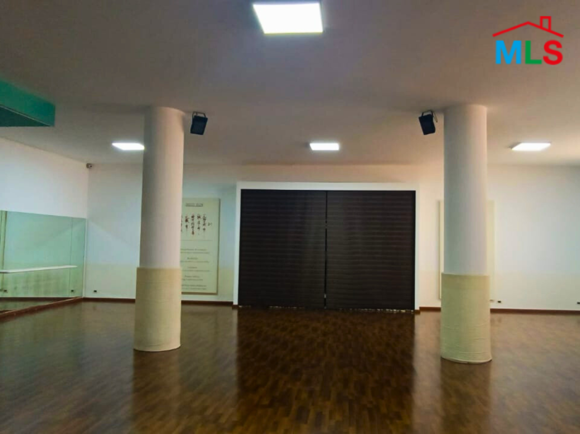 Showroon for Sale in the heart of Sahel Alma