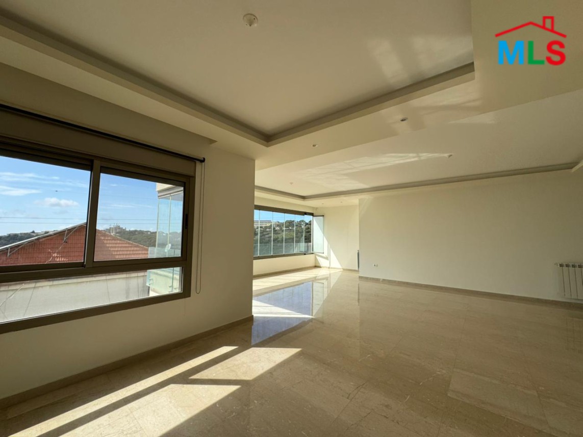 Apartment With Unlockable Sea & Mountain View in Ain Najem