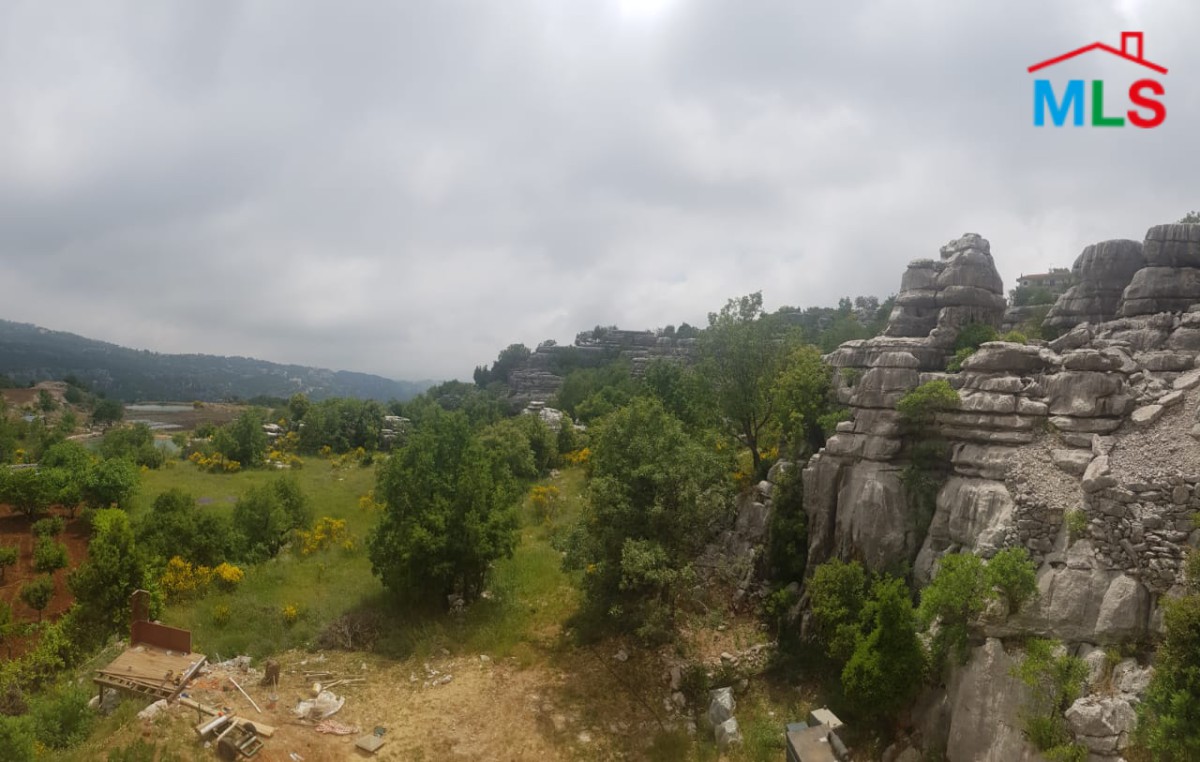 Building for Sale in Faytroun in a calm Area