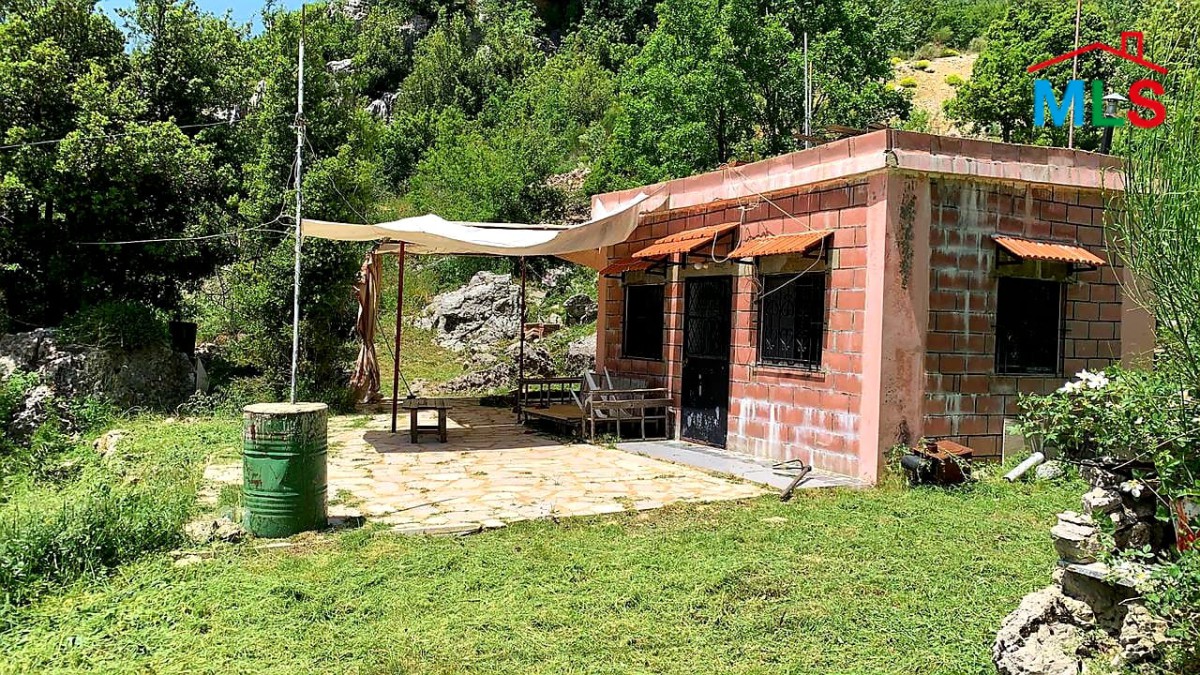 Land With Chalet for Sale in Bekaatat Achkout