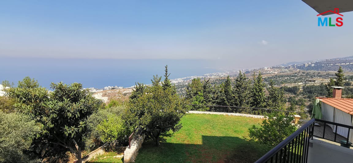 Traditional Building for Sale in Fatqa with a Big Garden