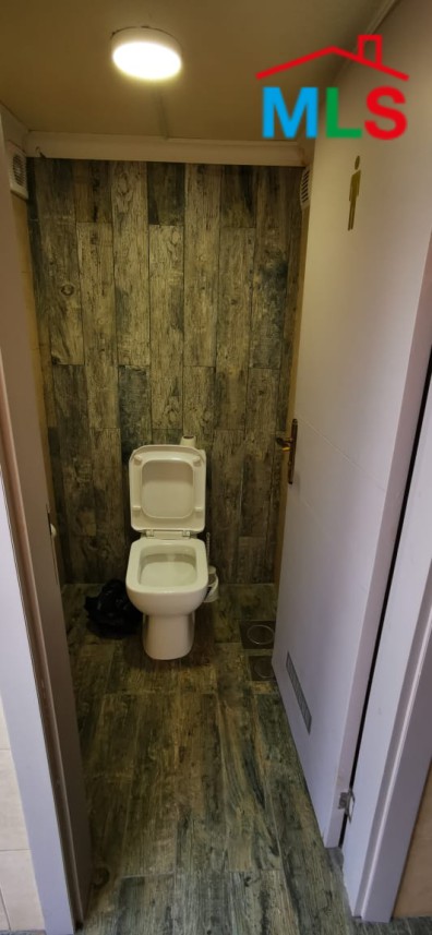 Traditional Building for Sale in Fatqa with a Big Garden