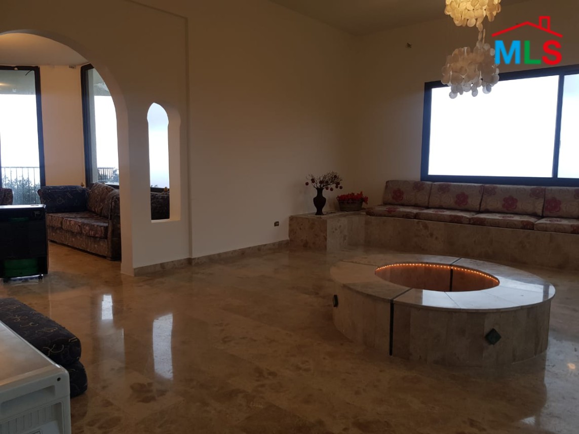 Traditional Building for Sale in Fatqa with a Big Garden