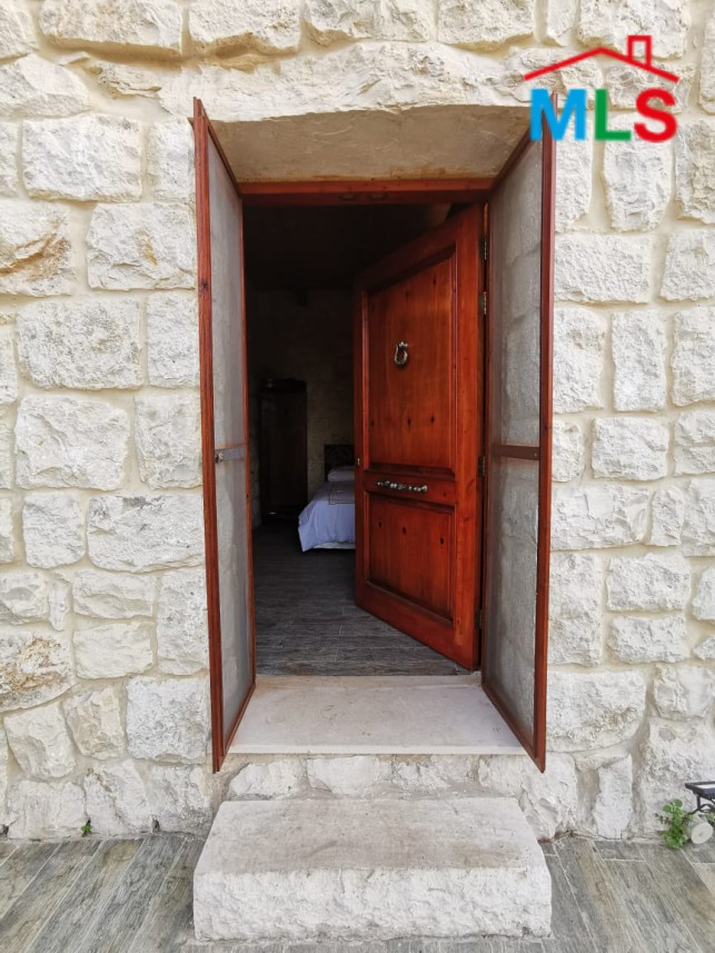 Traditional Building for Sale in Fatqa with a Big Garden