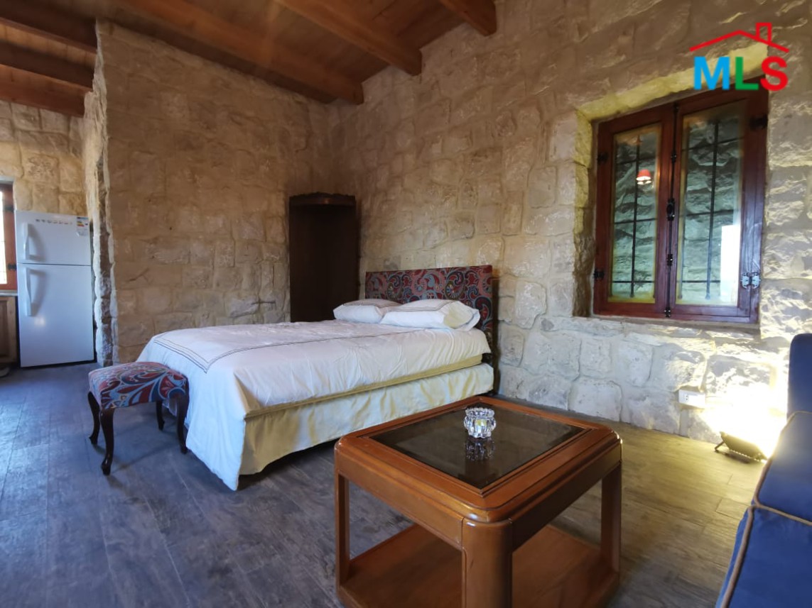 Traditional Building for Sale in Fatqa with a Big Garden