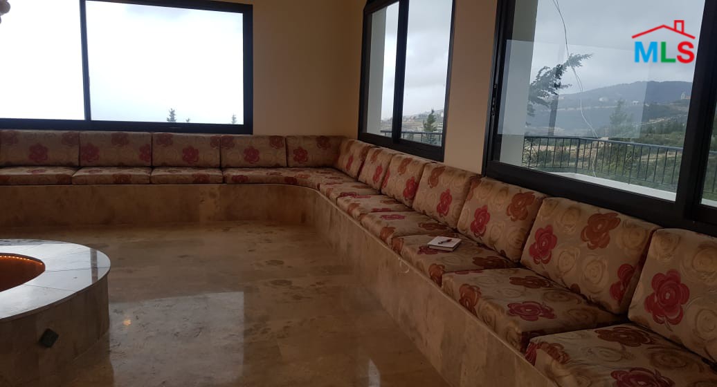 Traditional Building for Sale in Fatqa with a Big Garden