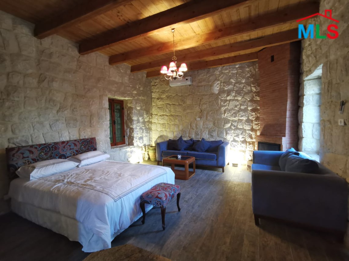 Traditional Building for Sale in Fatqa with a Big Garden