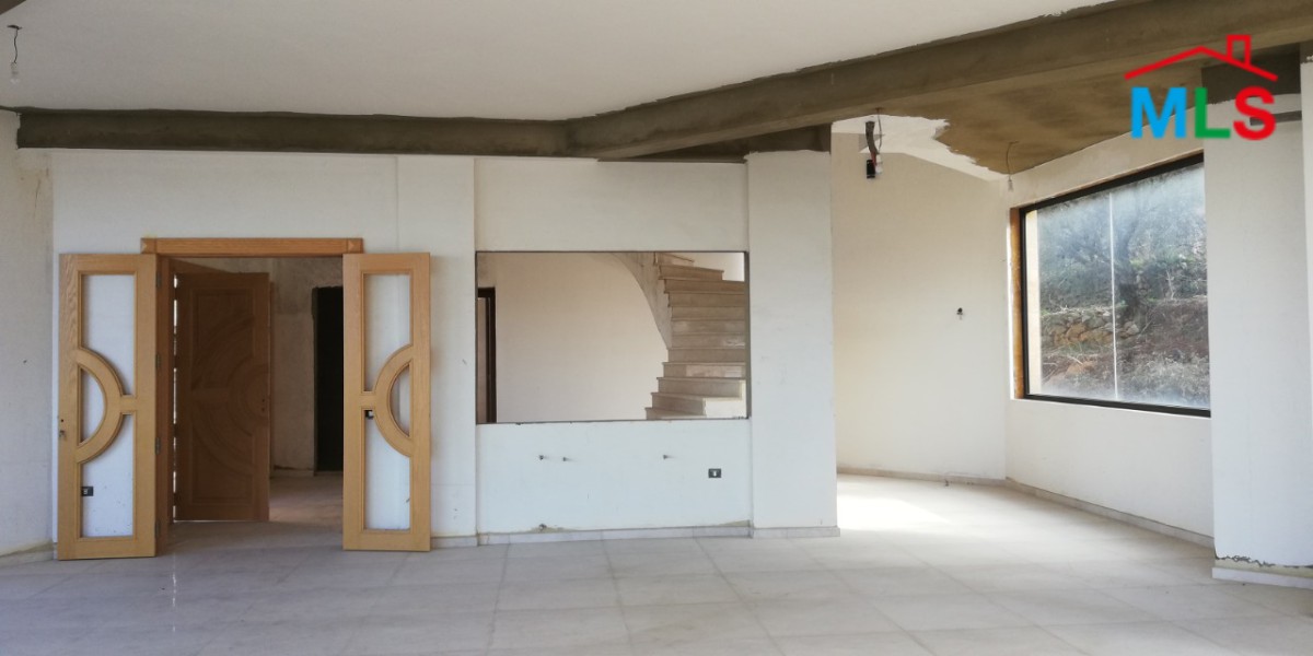 Elegant Villa for Sale With A Nice View in Qornet El Hamra, Metn
