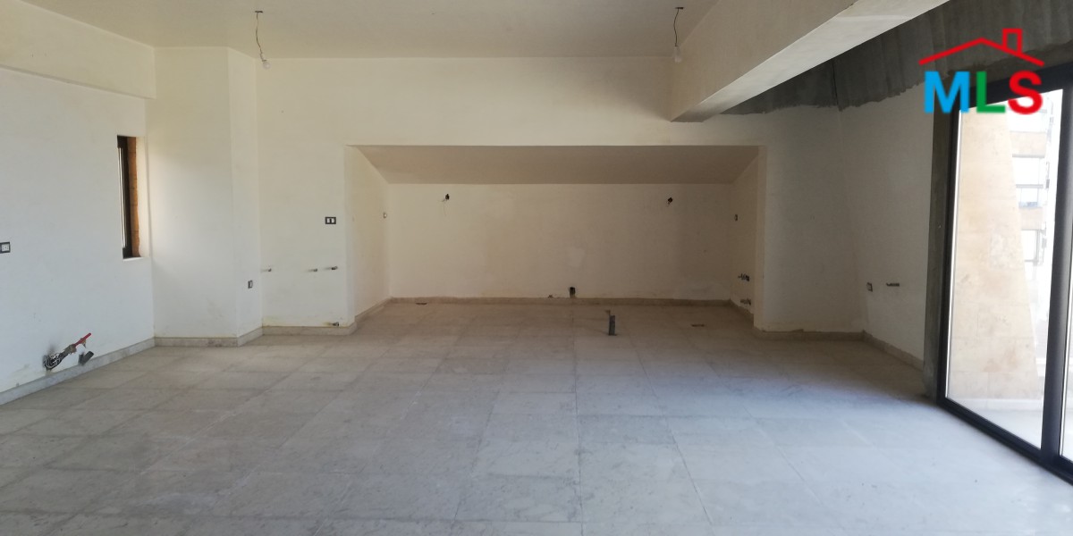 Elegant Villa for Sale With A Nice View in Qornet El Hamra, Metn