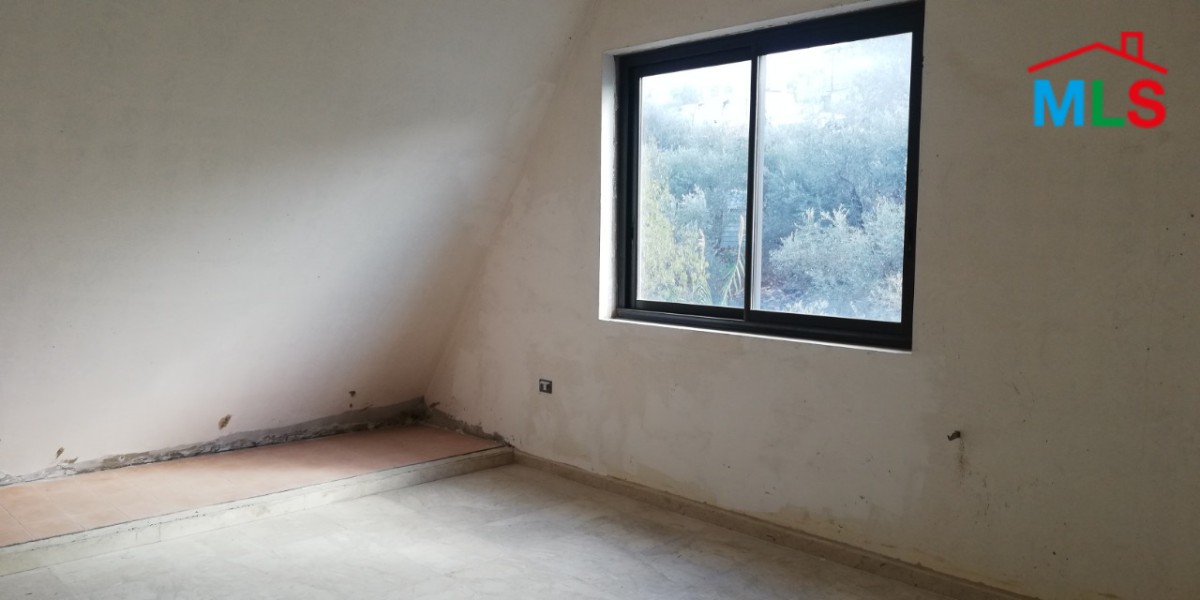 Elegant Villa for Sale With A Nice View in Qornet El Hamra, Metn