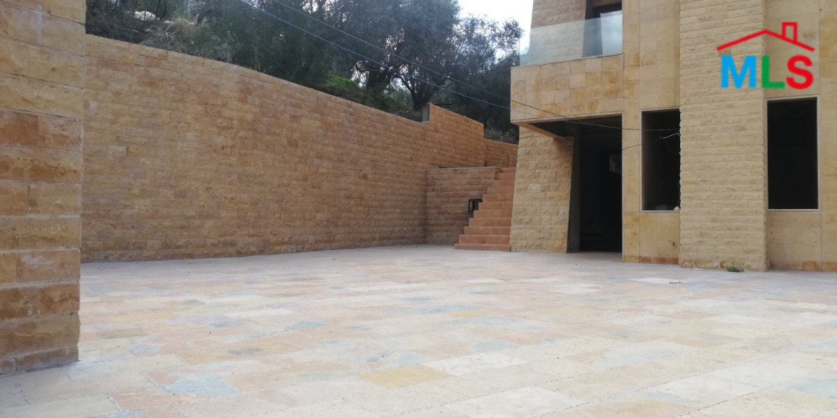 Elegant Villa for Sale With A Nice View in Qornet El Hamra, Metn