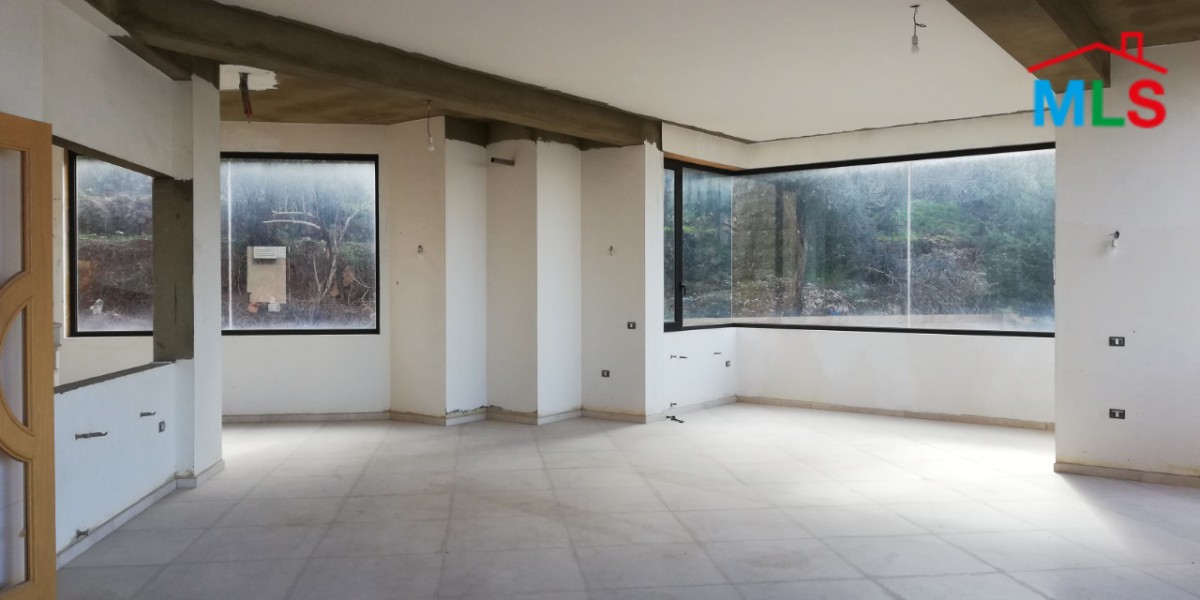Elegant Villa for Sale With A Nice View in Qornet El Hamra, Metn