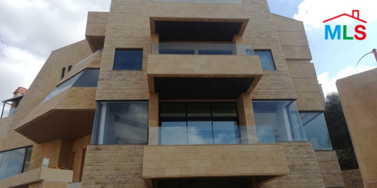 Elegant Villa for Sale With A Nice View in Qornet El Hamra, Metn