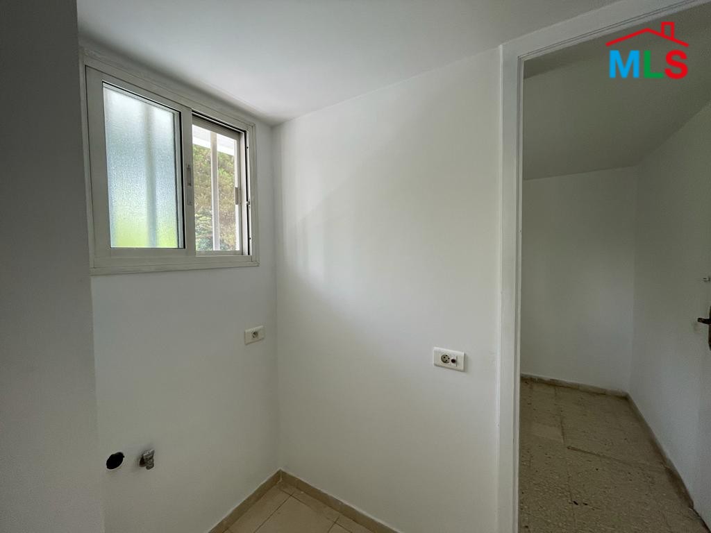 Spacious Apartment for Sale in Horsh Tabet