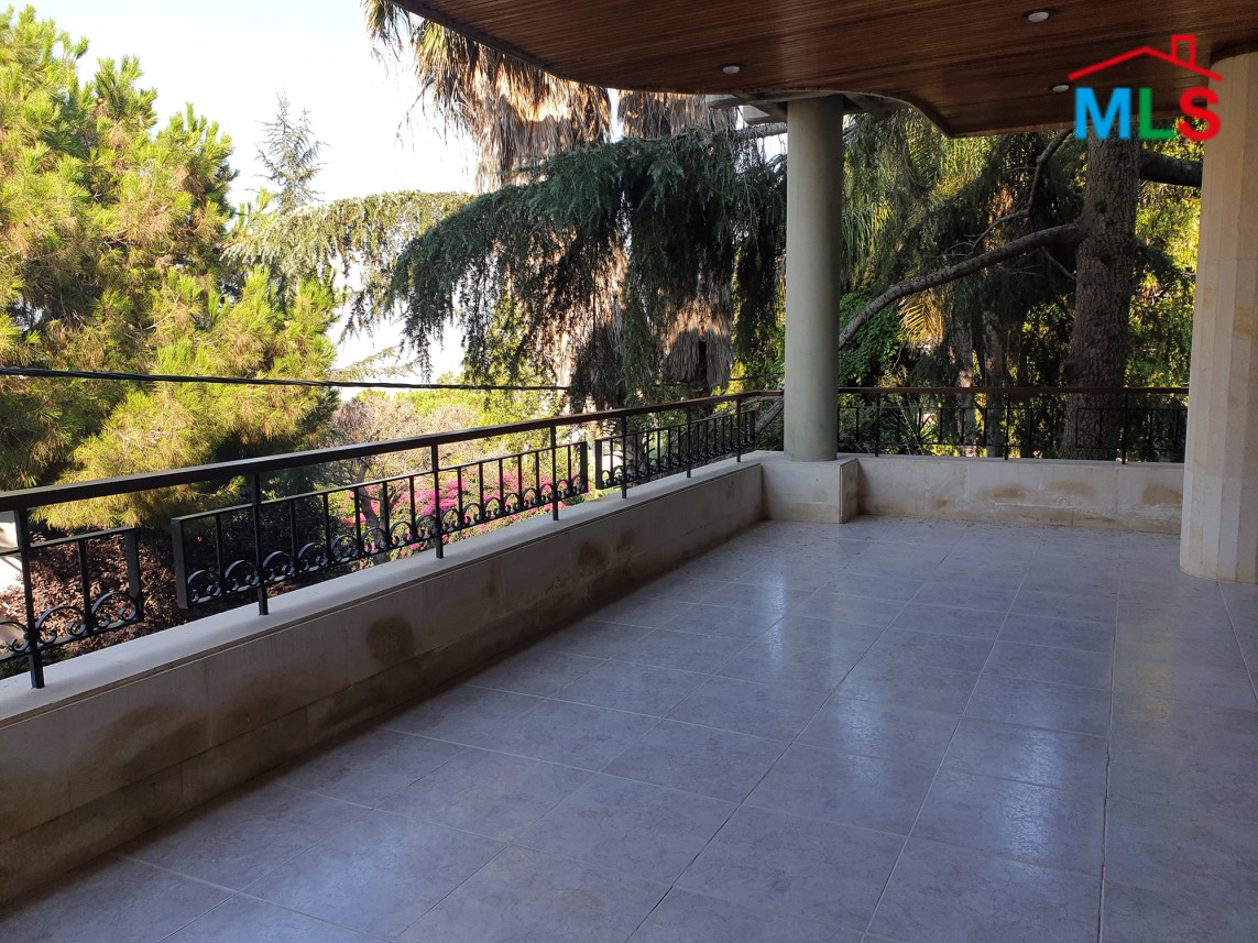 Spacious Villa for Sale in Monteverde surrounded by pine forest