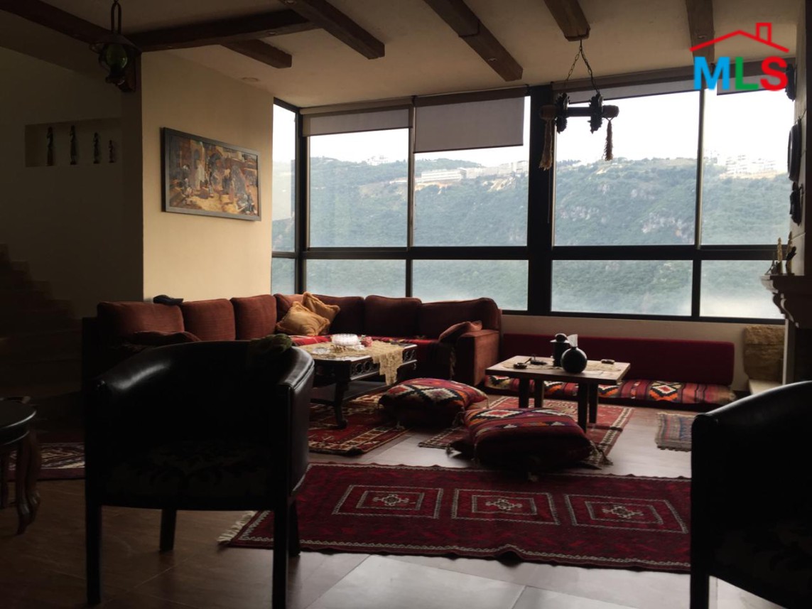 House/Villa For Sale in Blat Fully Decorated With Panoramic Sea View