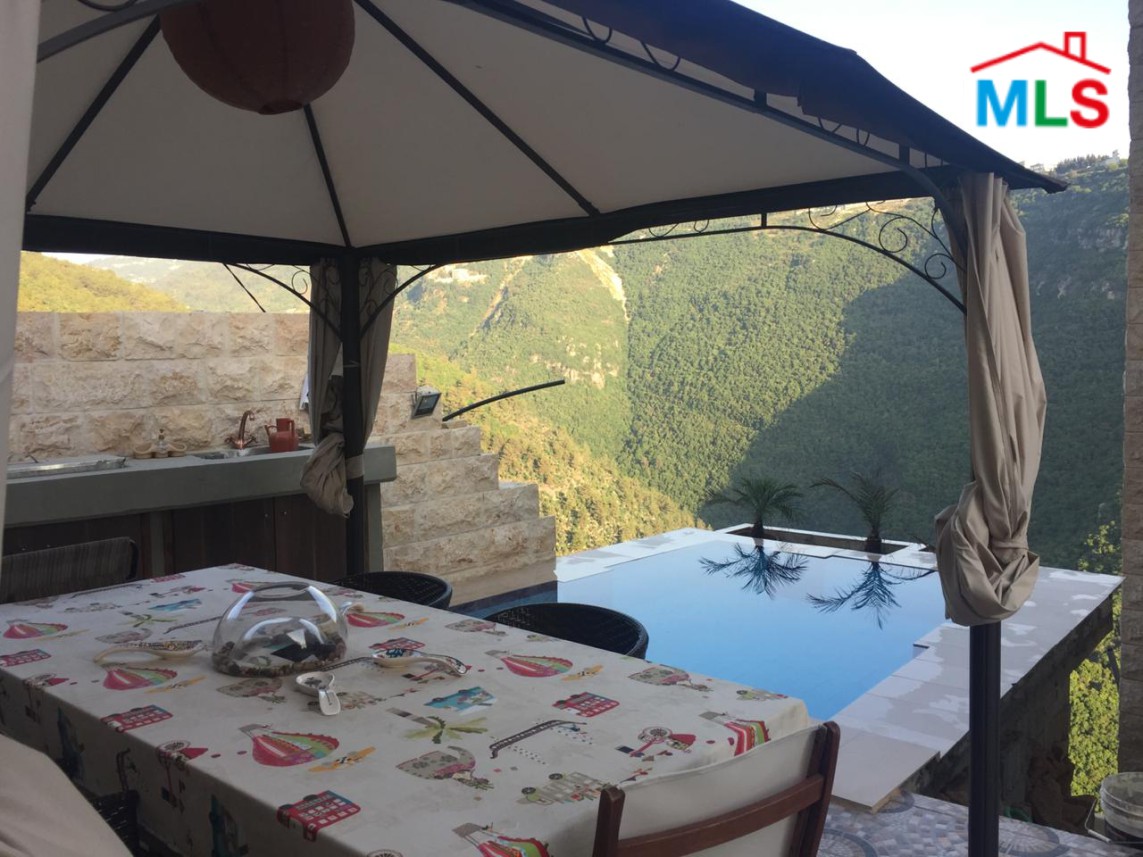 House/Villa For Sale in Blat Fully Decorated With Panoramic Sea View