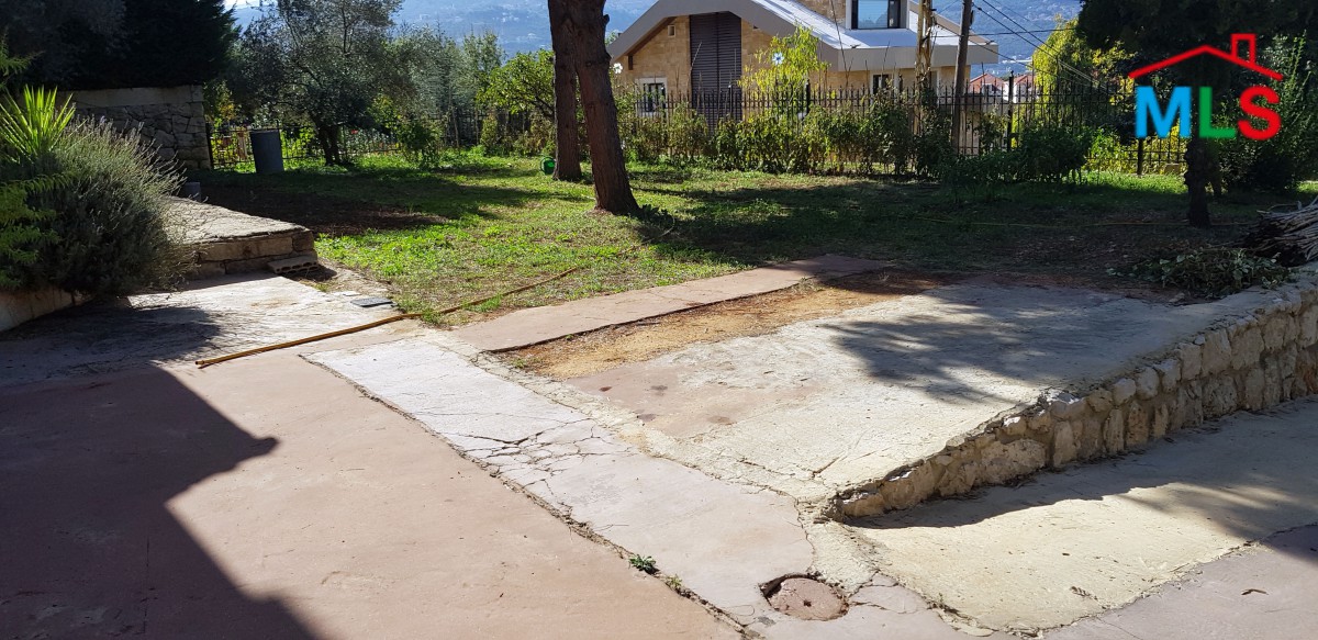 Villa For Sale in Ajaltoun