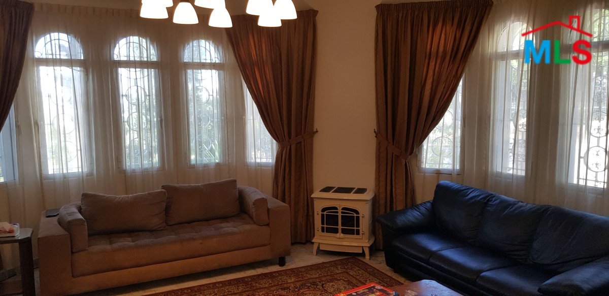Villa For Sale in Ajaltoun