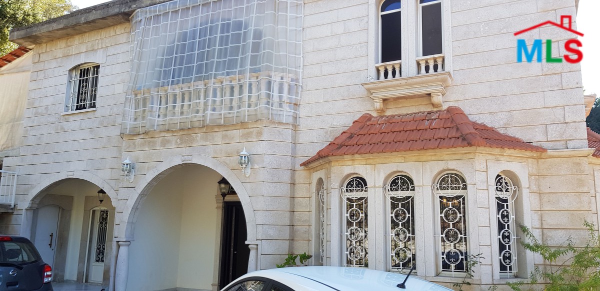 Villa For Sale in Ajaltoun