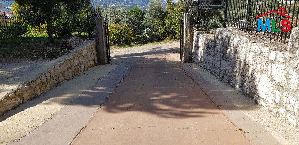 Villa For Sale in Ajaltoun